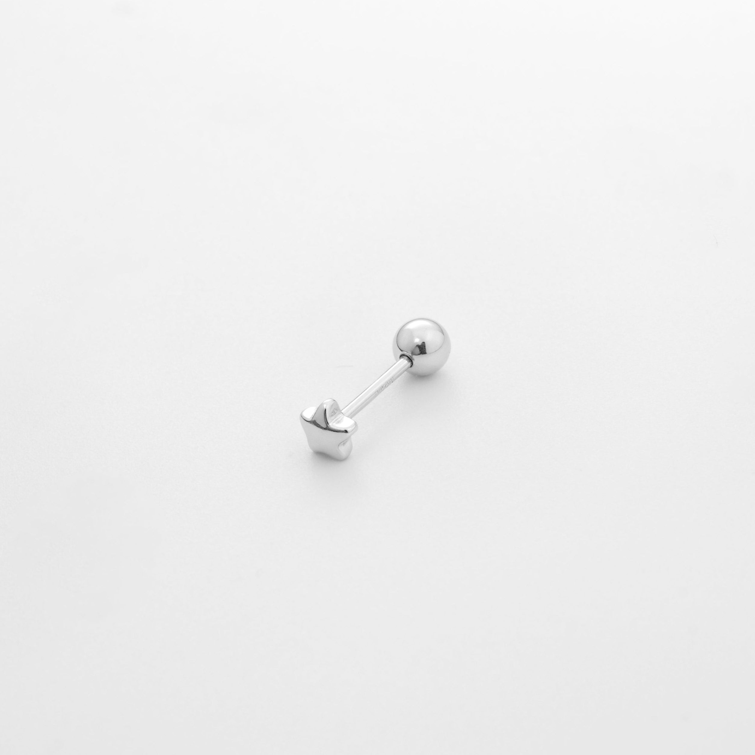 Fine jewellery, silver jewellery, hypoallergenic, tarnish-free,
Close-up overlooking view of a single Star-shaped earrings on a grey background