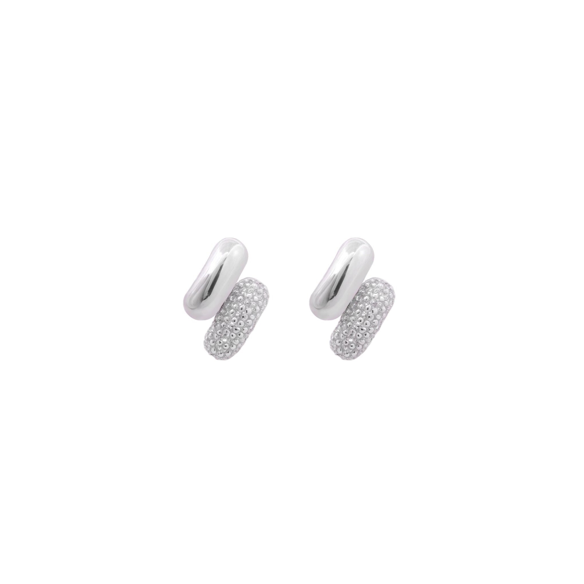 Fine jewellery, silver jewellery, hypoallergenic, tarnish-free, close-up front view of a Pair of silver ear studs embedded with crystals on a white background